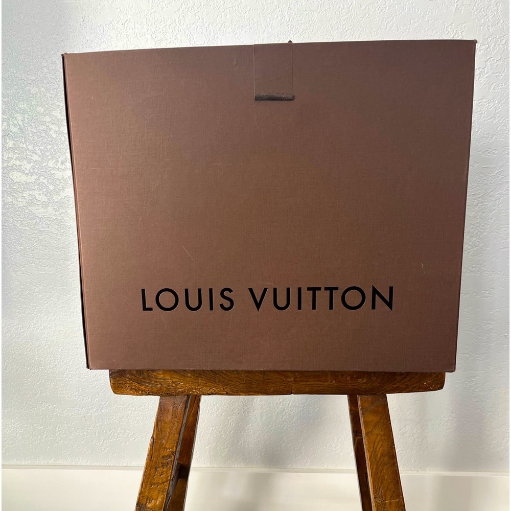 LV Louis Vuitton Dark Brown Box Size           extra large  17x 14